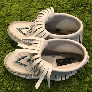 Manitobah Mukluks Paddle White Moccasin bootie 8